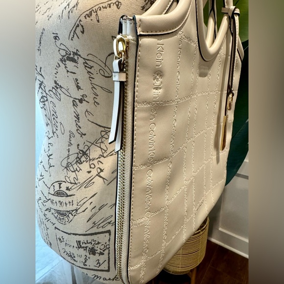 Calvin Klein Cream colored Shoulder Bag - Picture 8 of 13